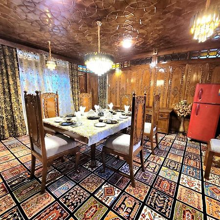 Aziz Palace Group Of Houseboats ศรีนาการ์ ภายนอก รูปภาพ