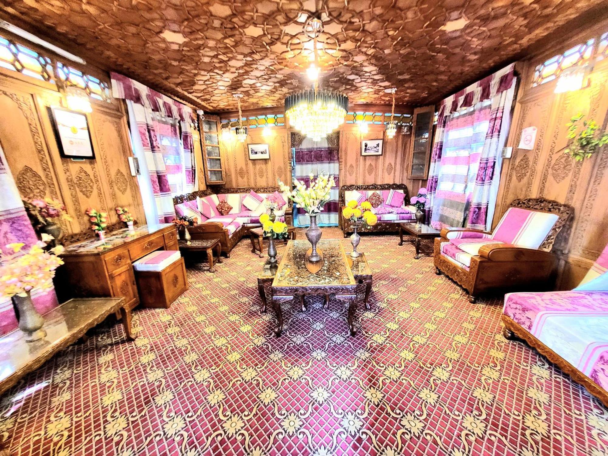 Aziz Palace Group Of Houseboats ศรีนาการ์ ภายนอก รูปภาพ