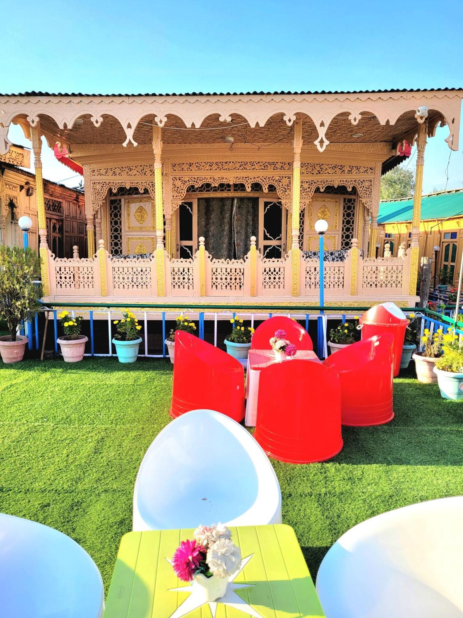 Aziz Palace Group Of Houseboats ศรีนาการ์ ภายนอก รูปภาพ