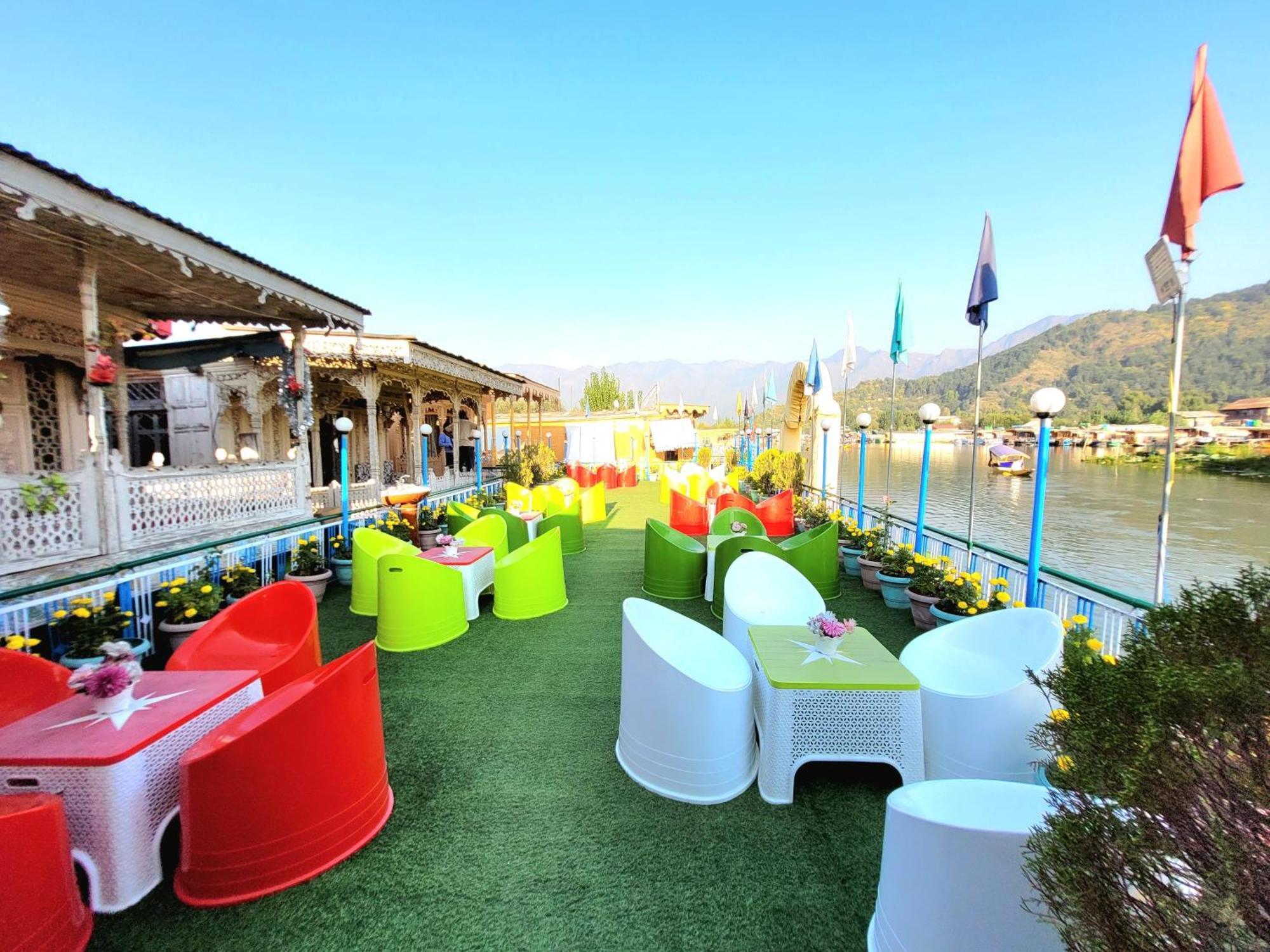 Aziz Palace Group Of Houseboats ศรีนาการ์ ภายนอก รูปภาพ