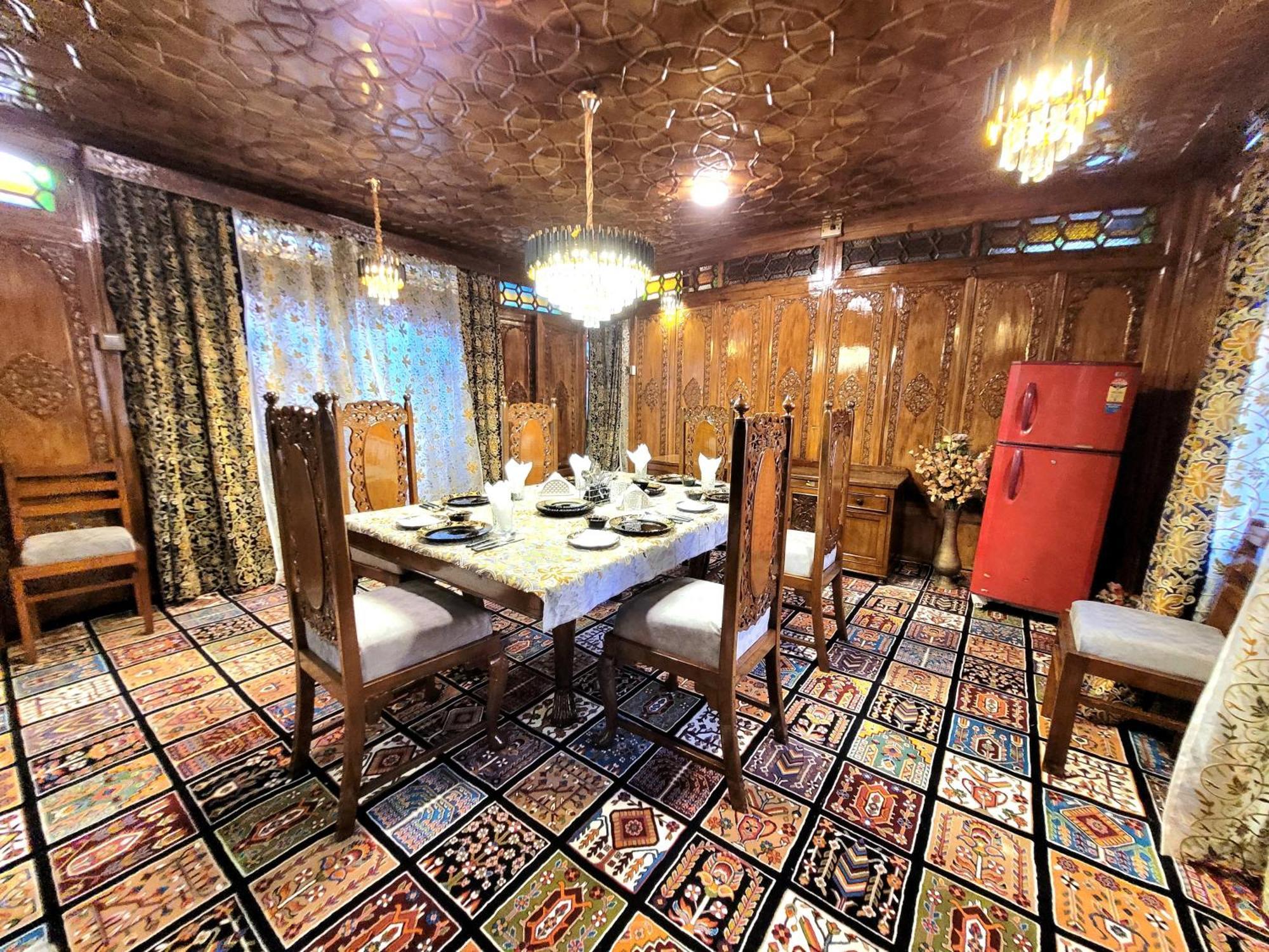 Aziz Palace Group Of Houseboats ศรีนาการ์ ภายนอก รูปภาพ