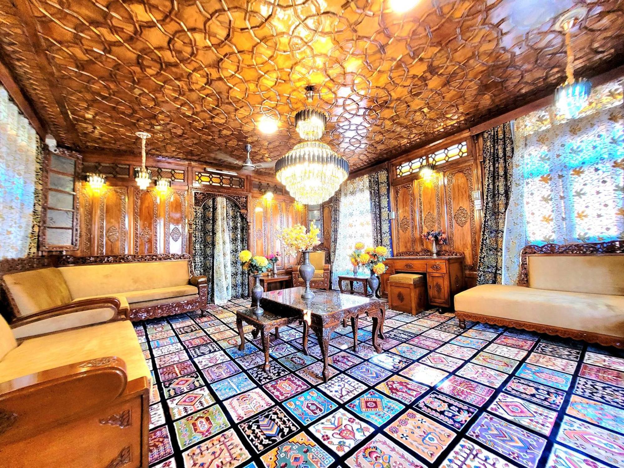 Aziz Palace Group Of Houseboats ศรีนาการ์ ภายนอก รูปภาพ