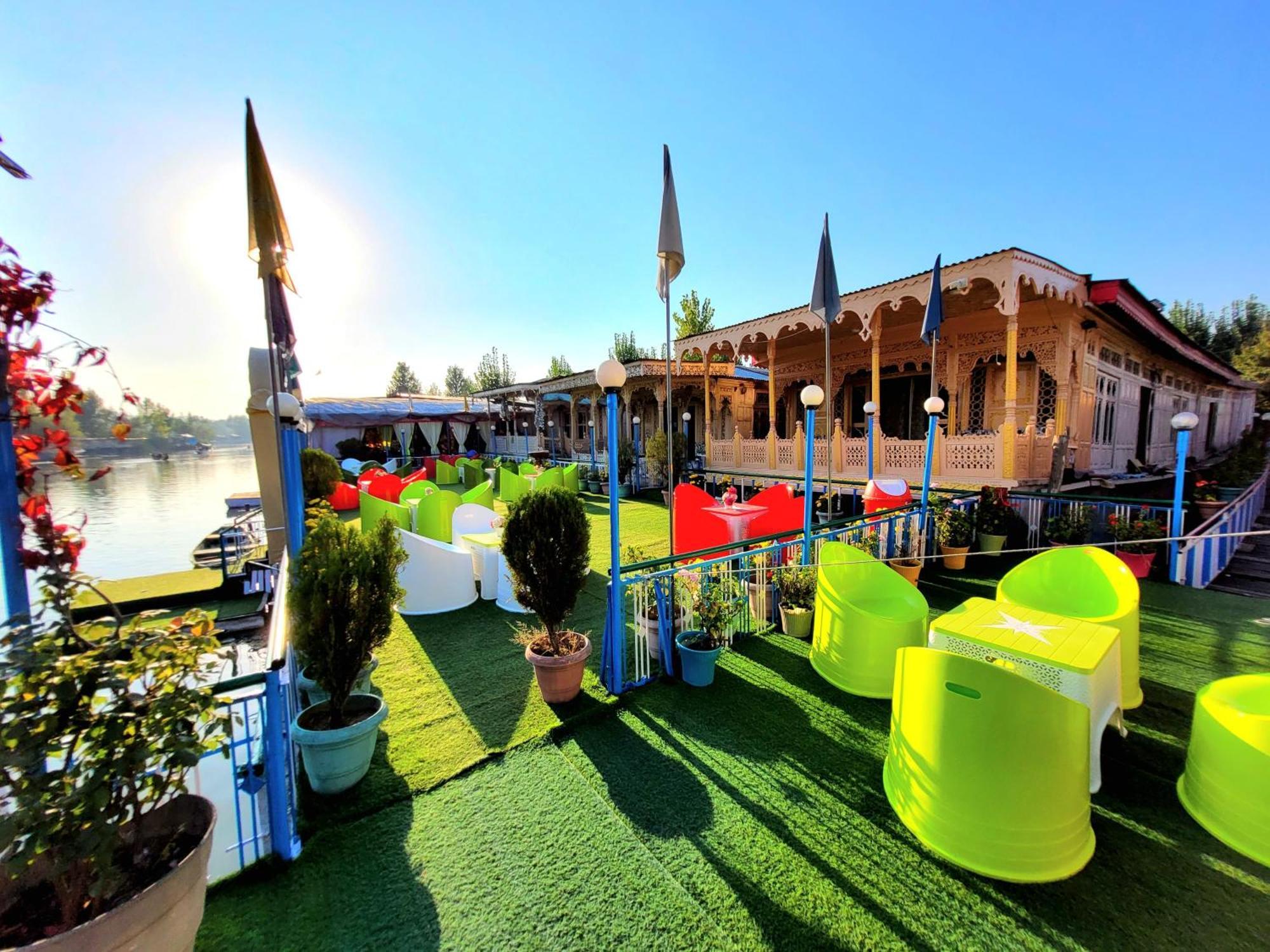Aziz Palace Group Of Houseboats ศรีนาการ์ ภายนอก รูปภาพ