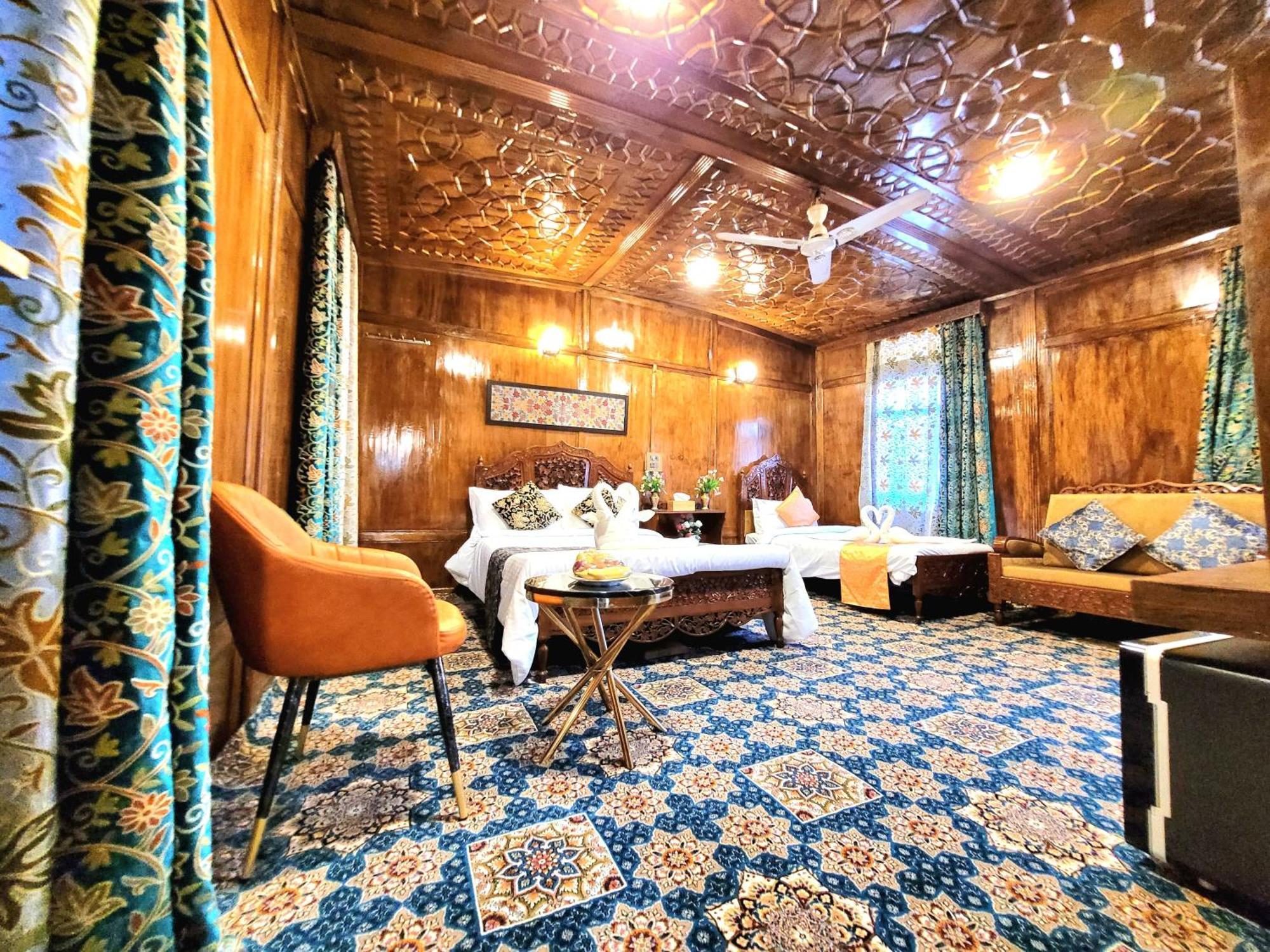 Aziz Palace Group Of Houseboats ศรีนาการ์ ภายนอก รูปภาพ