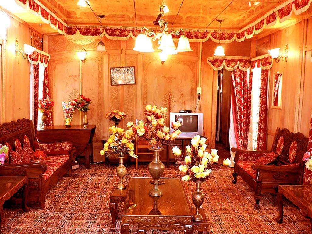 Aziz Palace Group Of Houseboats ศรีนาการ์ ภายนอก รูปภาพ