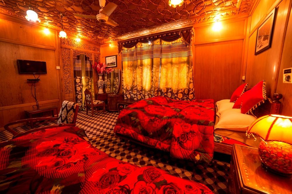 Aziz Palace Group Of Houseboats ศรีนาการ์ ภายนอก รูปภาพ