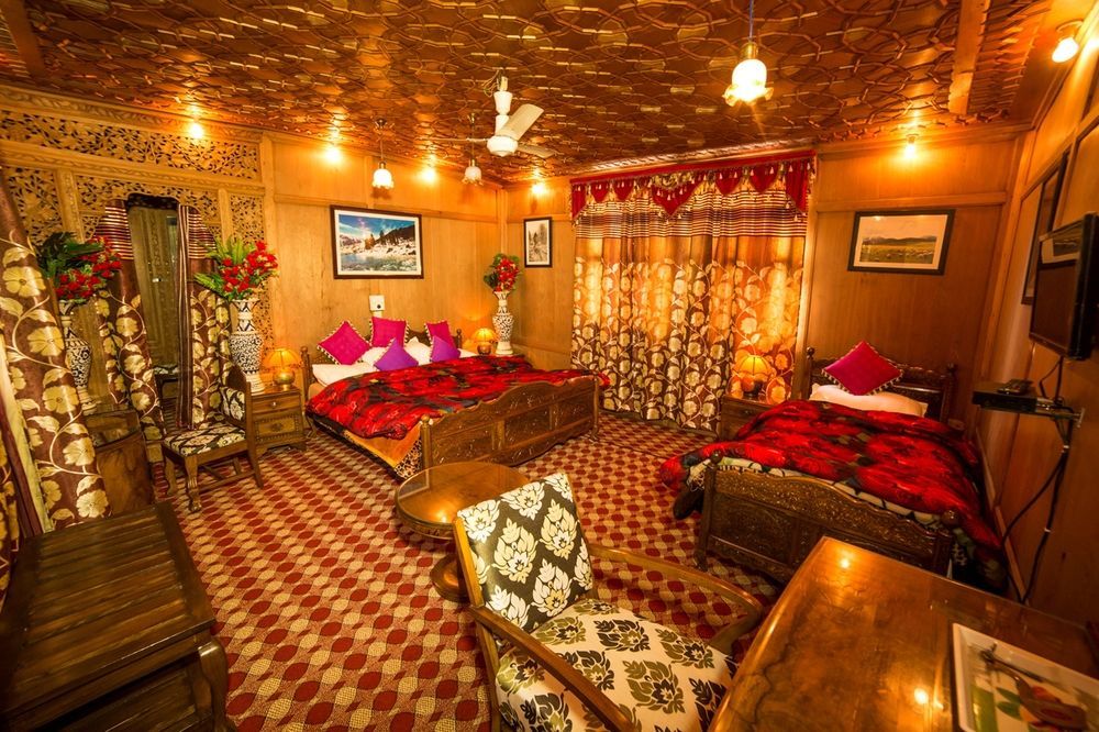 Aziz Palace Group Of Houseboats ศรีนาการ์ ภายนอก รูปภาพ