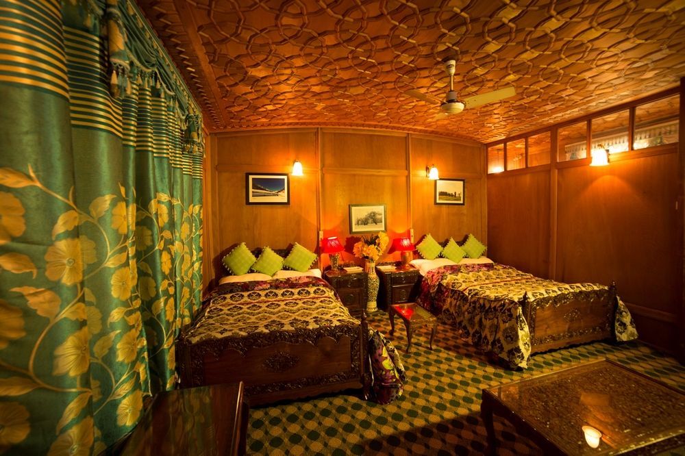 Aziz Palace Group Of Houseboats ศรีนาการ์ ภายนอก รูปภาพ