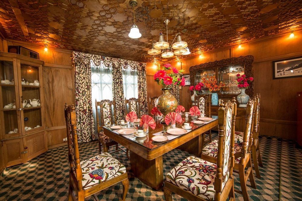 Aziz Palace Group Of Houseboats ศรีนาการ์ ภายนอก รูปภาพ