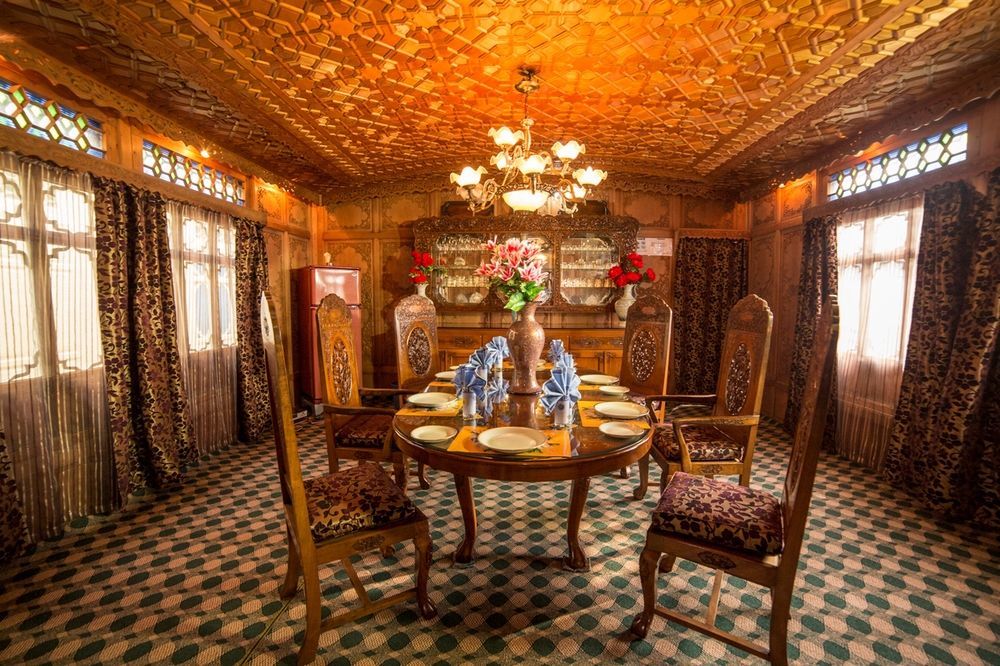Aziz Palace Group Of Houseboats ศรีนาการ์ ภายนอก รูปภาพ