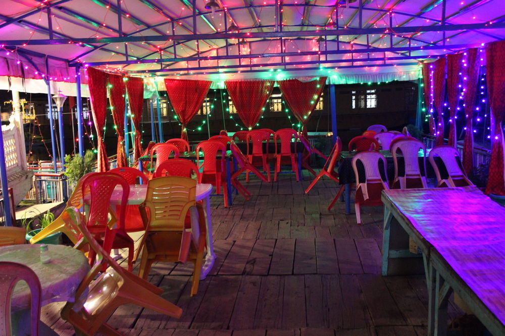 Aziz Palace Group Of Houseboats ศรีนาการ์ ภายนอก รูปภาพ