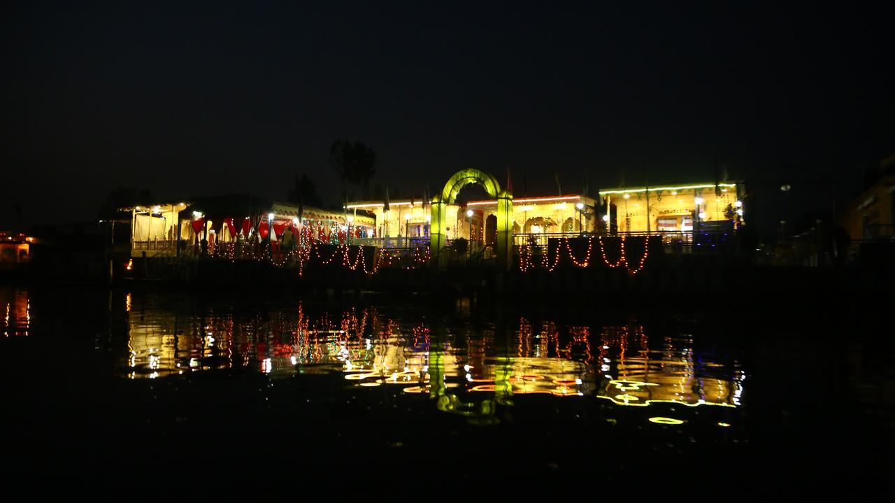 Aziz Palace Group Of Houseboats ศรีนาการ์ ภายนอก รูปภาพ